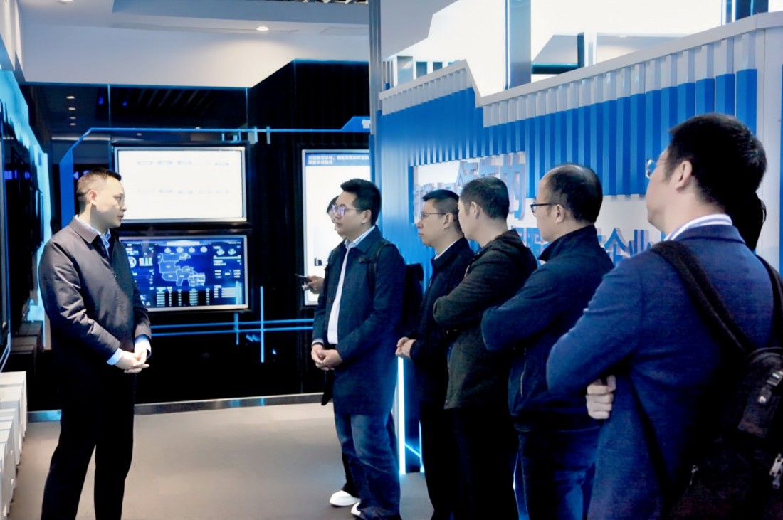 领导现场指导工作